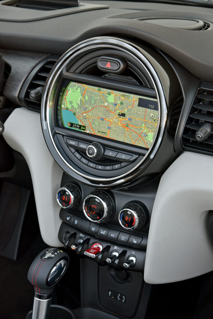 2021 Mini Cooper Convertible - Circular infotainment system - Android Auto?


BEST Road-Trip Cars of 2020